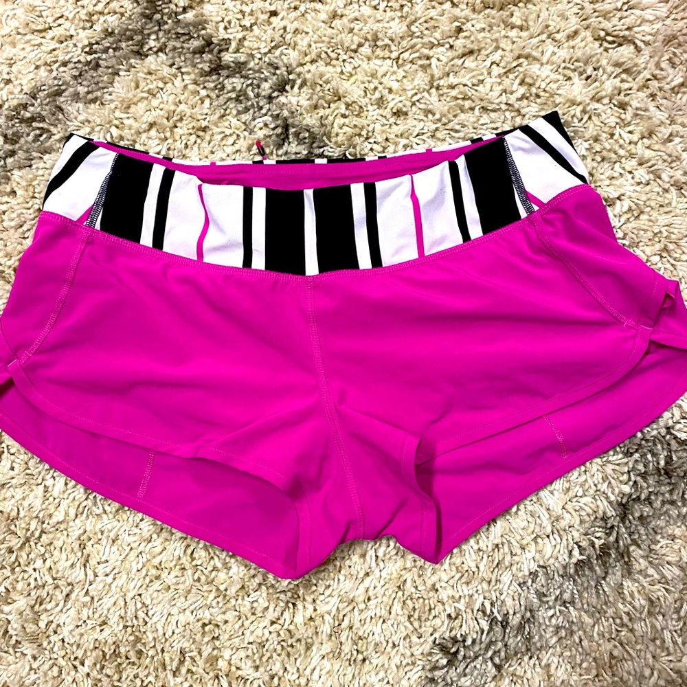 8037 - Lululemon Run: Speed Short
Raspberry Glo Light / Pow Stripe Raspberry